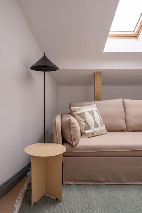 Bright Designer Mansard In City Centre Apartment *