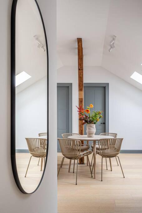 Bright Designer Mansard In City Centre
